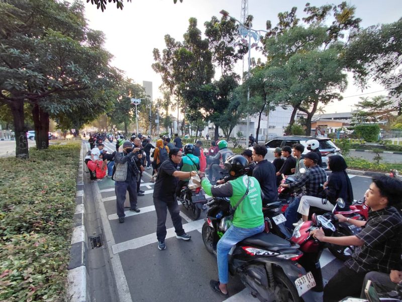 Tak Sekadar Liput Berita, Pokja PWI Wali Kota Jakarta Barat Aksi Sosial Berbagi Takjil di Ramadan 2026